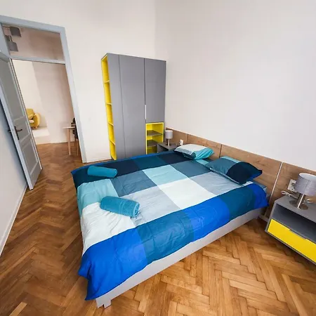 Luxury 3 *