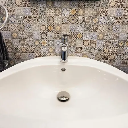 Luxury 3 *