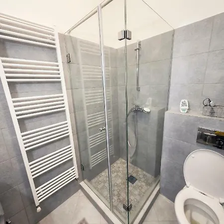 Luxury 3 *